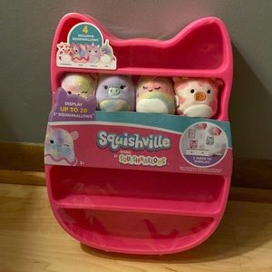 BRAND NEW SQUISHVILLE CASE SET INCLUDES 4 EXCLUSIVE SQUISHVILLE! NWT.